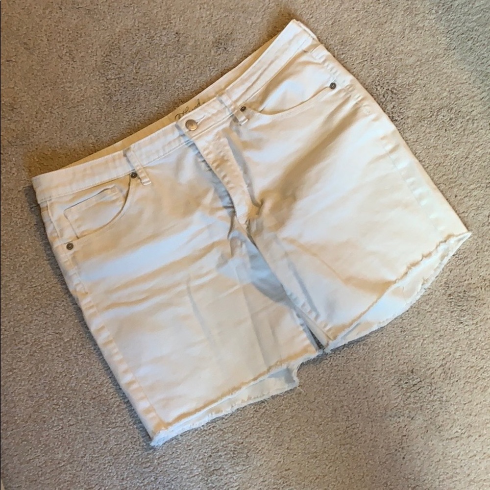 White denim cutoffs Universal Threads 14